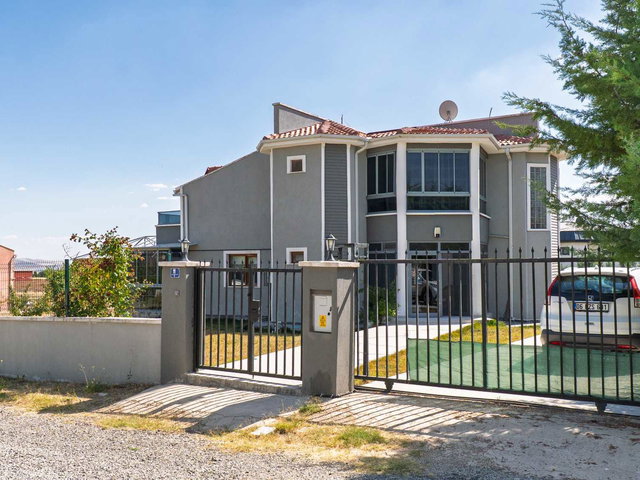 GÖLBAŞI BALLIKPINAR MAH SATILIK VİLLA 2 KATLI 1500 M2 ARSA 5+1