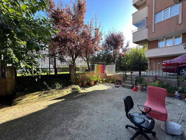 ÇEKMEKÖY ÇAMLIK MAHALLESINDE SITE İÇERISINDE 2+1 SATILIK