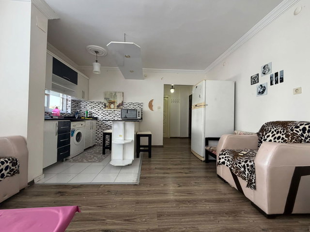 REMAX RİNA'DAN SOLİ SAHİL SİTESİNDE EŞYALI 1+1