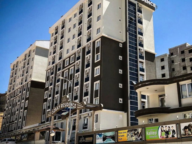 REMAX YENİ'DEN ÖZBAY RESIDENCE SİTE İÇİ GENİŞ 1+1 EŞYALI DAİRE