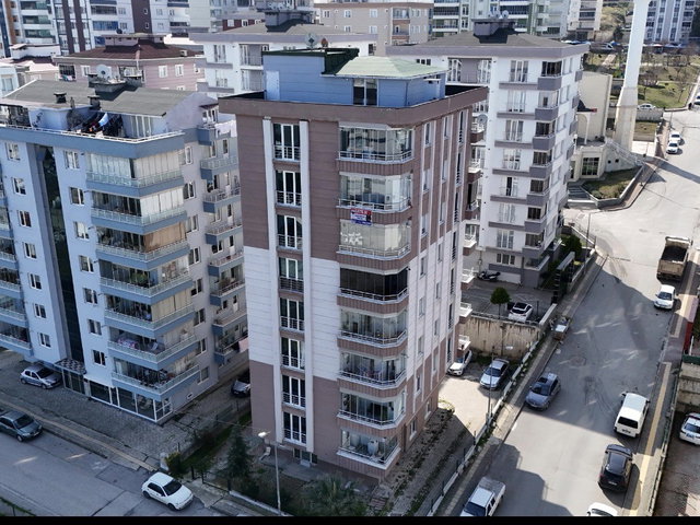 REMAX PARLA BARLAS GÜRLER'DEN CAĞALOĞLUNDA FIRSAT 3+1 DAİRE