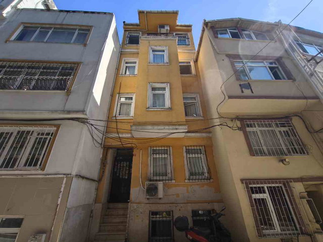 DENİZ MANZARALI EŞYALI GENÇ BİNADA 2+1 KİRALIK DAİRE