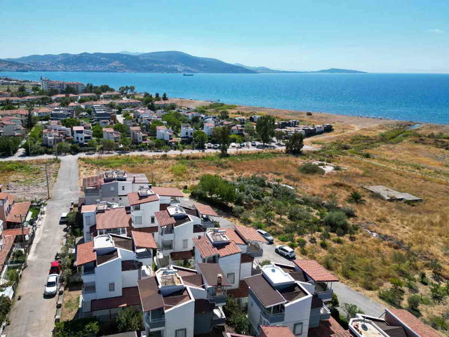 İSMET PAŞA’DA DENİZE BİRİNCİ SIRADA, ÖNÜ AÇIK DENİZ MANZARALI 4+1 MÜSTAKİL VİLLA