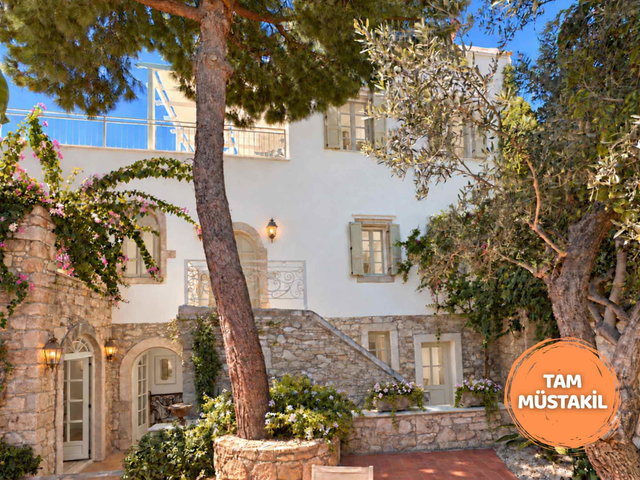 ÇEŞME MERKEZDE DENİZE 250M DÖRT MEVSİM RÜYA GİBİ BİR YAŞAM