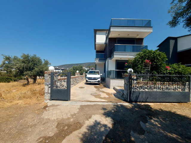 DİDİM AKBÜK MERKEZDE 368 M² ARSA İÇİNDE MÜSTAKİL HAVUZLU VİLLA