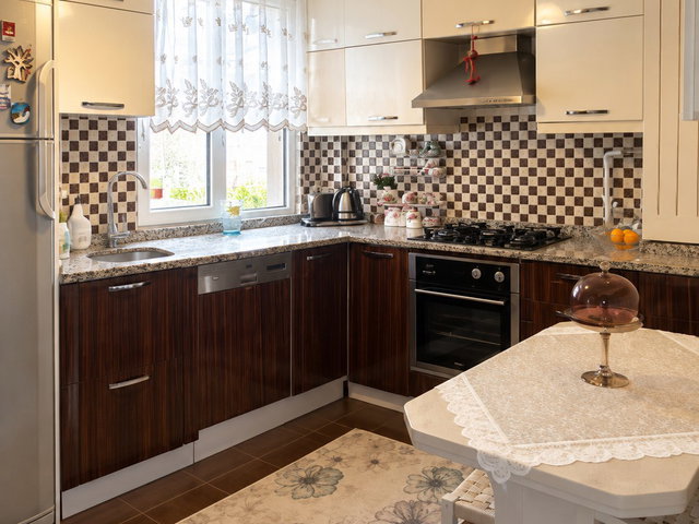 BAHÇELİEVLER’DE GÜNEY CEPHELİ 3+1 | 125 M² NET | 2 BANYO | BALKON | KREDİYE UYGUN