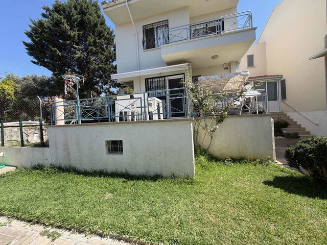 KARAOVA MAHALLESI ERAY SITESI‘NDE SATILIK KÖŞE KONUM 3+1 HAVUZ SİTEDE VILLA ￼