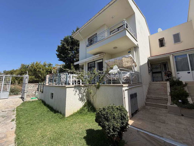 KARAOVA MAHALLESI ERAY SITESI‘NDE SATILIK KÖŞE KONUM 3+1 HAVUZ SİTEDE VILLA ￼