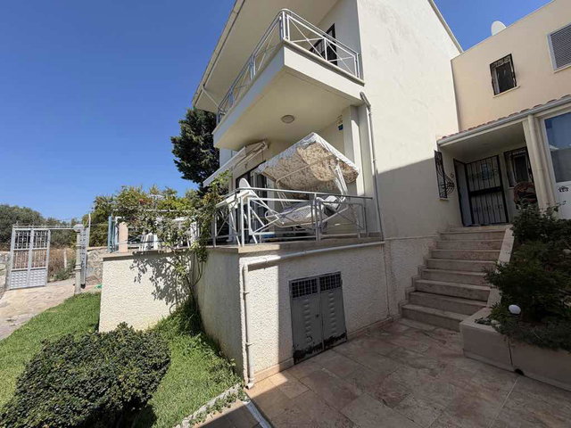KARAOVA MAHALLESI ERAY SITESI‘NDE SATILIK KÖŞE KONUM 3+1 HAVUZ SİTEDE VILLA ￼