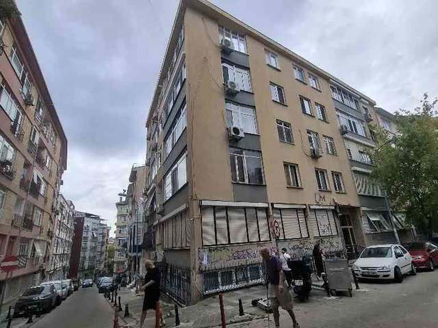 MODA'DA BARIŞ MANÇO EVİNE KOMŞU, GENİŞ AÇILI ,HARİKA LOKASYONDA SATILIK 3+1