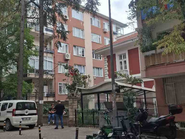 MODA'DA BARIŞ MANÇO EVİNE KOMŞU, GENİŞ AÇILI ,HARİKA LOKASYONDA SATILIK 3+1