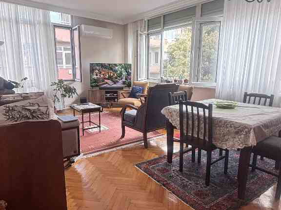 MODA'DA BARIŞ MANÇO EVİNE KOMŞU, GENİŞ AÇILI ,HARİKA LOKASYONDA SATILIK 3+1