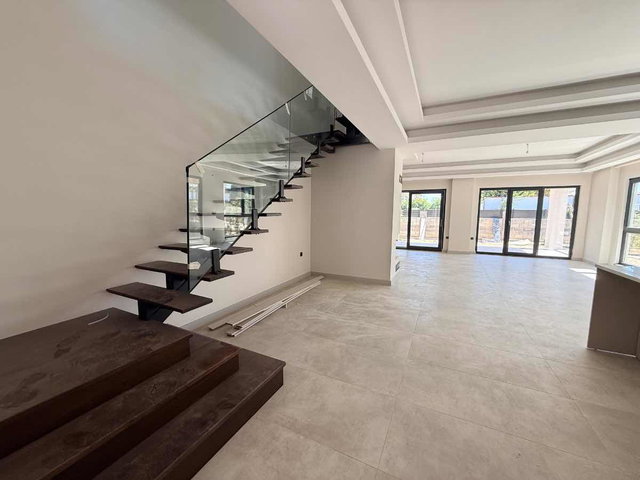 TEKELER MAH’DE 5+1 | 230 M² BRÜT | 4 BANYOLU | YERDEN ISITMALI ÇİFT CEPHELİ VİLLA