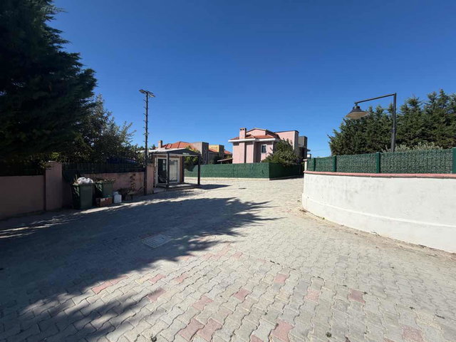 SILIVRI ORTAKÖY 'DE BÜYÜK BAHÇELI NATAMAM SATILIK VILLA