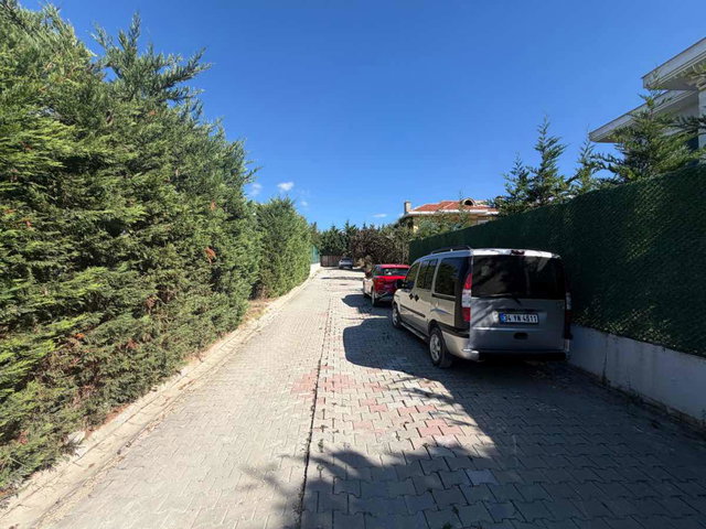 SILIVRI ORTAKÖY 'DE BÜYÜK BAHÇELI NATAMAM SATILIK VILLA