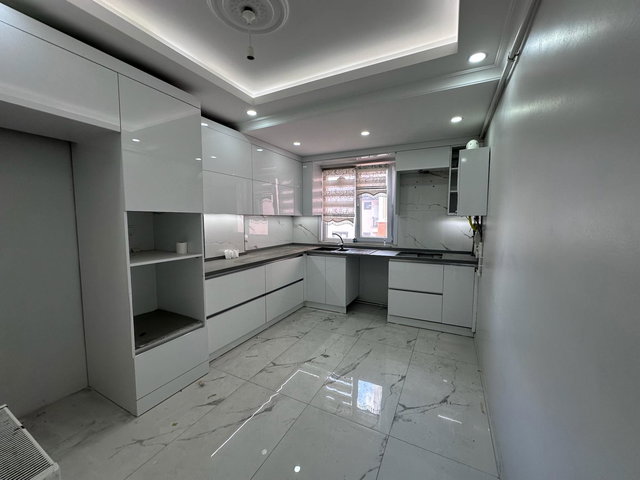 KÜÇÜKÇEKMECE CUMHURİYET MAH.’DE 220 M² BRÜT 4+2 DUBLEKS | BOŞ, KREDİYE UYGUN, TAKASA AÇIK