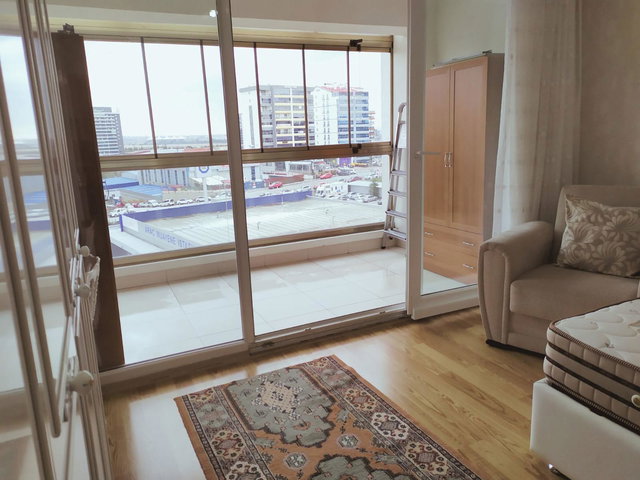 ERYAMAN SAFİR REZİDANS’TA SATILIK EŞYALI, BALKONLU ARA KAT 1+1 DAİRE