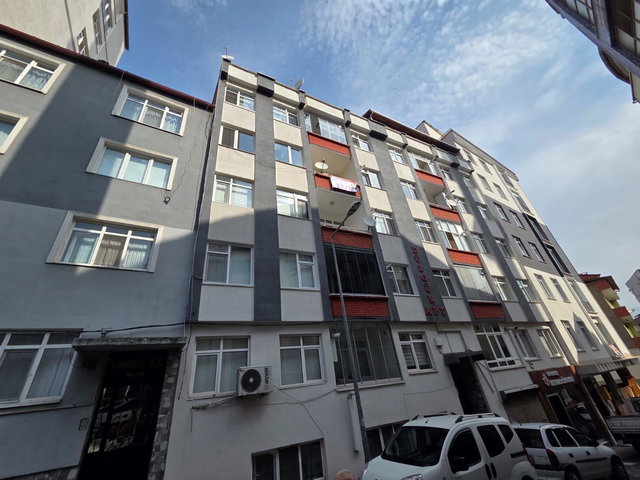 REMAX PARLA DAN ÇİFTLİK MAHALLESİNDE. KİRALIK 3+1 DAİRE