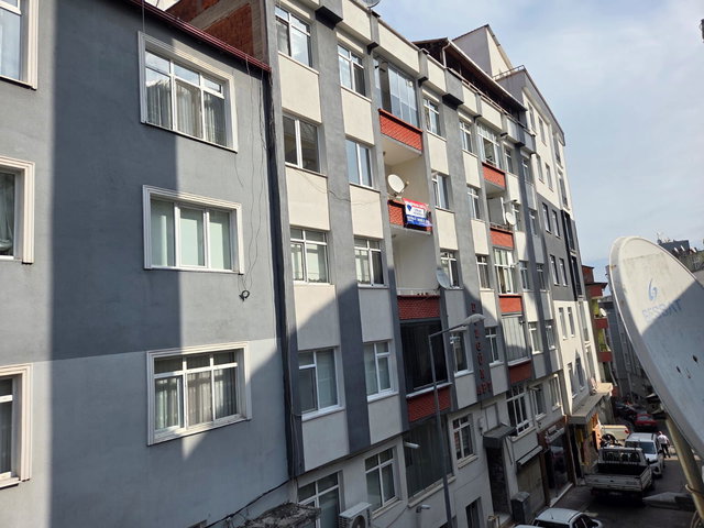 REMAX PARLA DAN ÇİFTLİK MAHALLESİNDE. KİRALIK 3+1 DAİRE