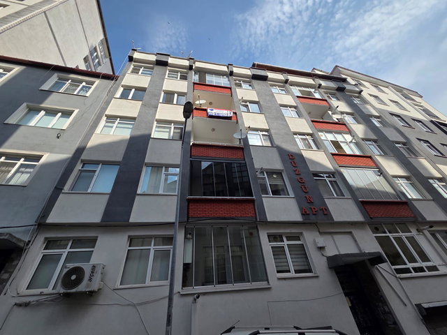 REMAX PARLA DAN ÇİFTLİK MAHALLESİNDE. KİRALIK 3+1 DAİRE