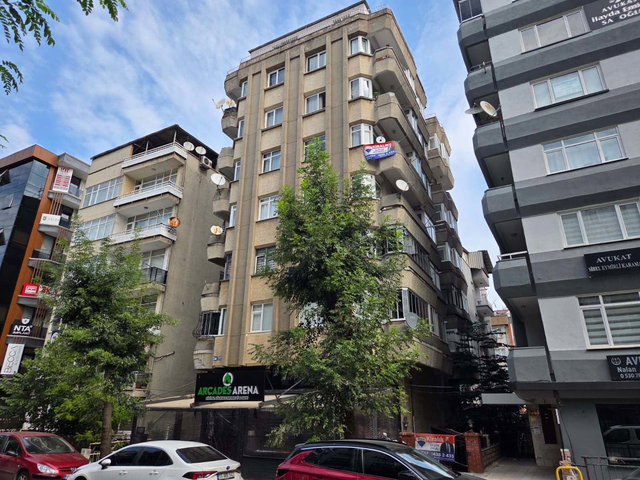 REMAX SERKAN DAN SAADET CADDESİNE CEPHE KİRALIK 3+1 DAİRE