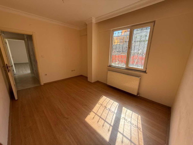 REMAX'TAN GÜNEŞLI MEYDANA YAKIN SATILIK 1+1 KREDIYE UYGUN DAIRE