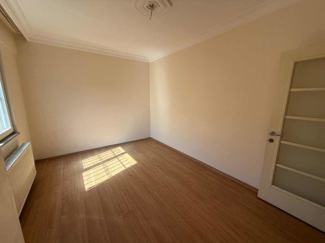 REMAX'TAN GÜNEŞLI MEYDANA YAKIN SATILIK 1+1 KREDIYE UYGUN DAIRE