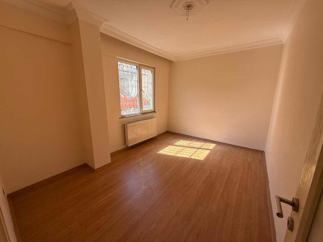 REMAX'TAN GÜNEŞLI MEYDANA YAKIN SATILIK 1+1 KREDIYE UYGUN DAIRE