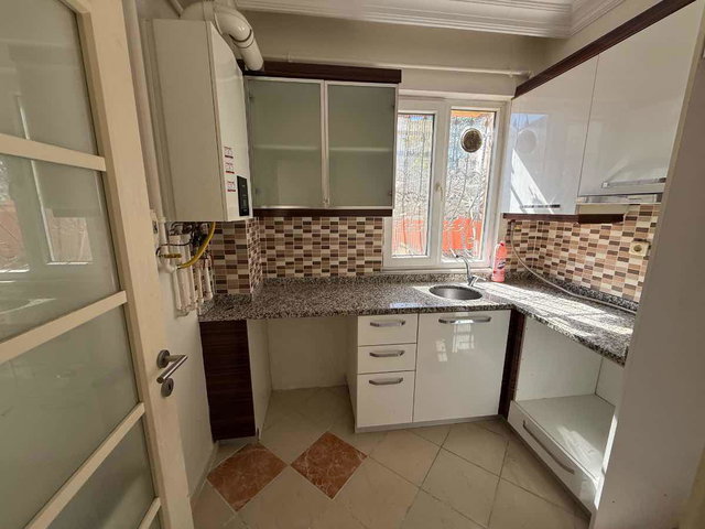 REMAX'TAN GÜNEŞLI MEYDANA YAKIN SATILIK 1+1 KREDIYE UYGUN DAIRE
