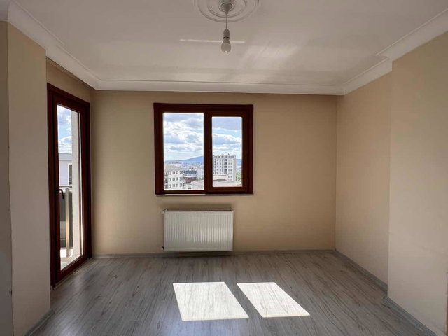 ÇEKMEKÖY TAŞDELEN SULTANÇİFTLİĞİ MAH. 2+1 BALKONLU SATILIK DAİRE