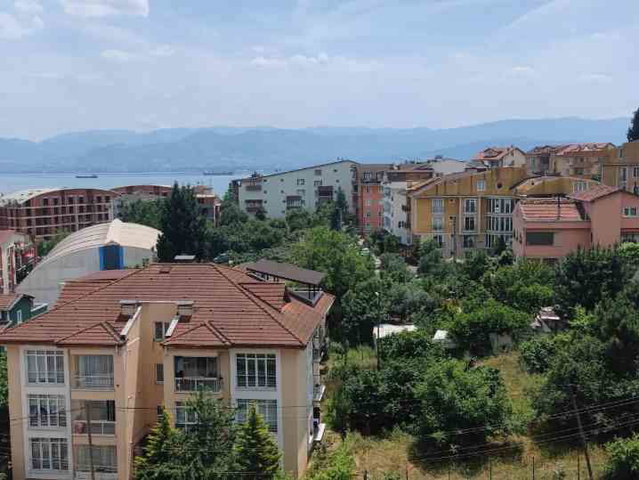 RE/MAX EFFECT 'TEN İZMİT ŞİRİNTEPE (PLAJYOLU) MEVKİİNDE BAKIMLI 3+1 DAIRE