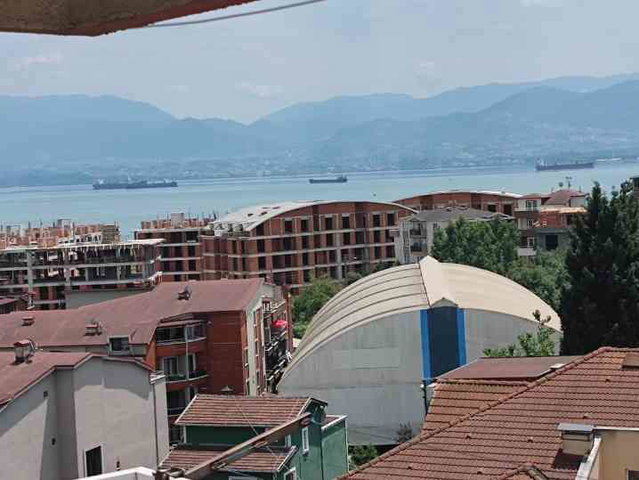 RE/MAX EFFECT 'TEN İZMİT ŞİRİNTEPE (PLAJYOLU) MEVKİİNDE BAKIMLI 3+1 DAIRE