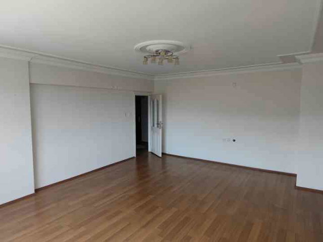 RE/MAX EFFECT 'TEN İZMİT ŞİRİNTEPE (PLAJYOLU) MEVKİİNDE BAKIMLI 3+1 DAIRE