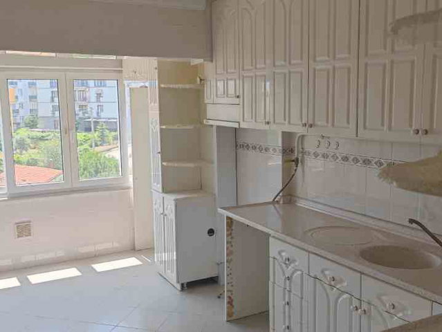 RE/MAX EFFECT 'TEN İZMİT ŞİRİNTEPE (PLAJYOLU) MEVKİİNDE BAKIMLI 3+1 DAIRE