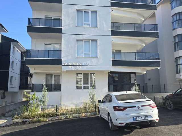 SINCAN YENIKENT'TE 2+1, GIRIŞ KAT, 75M² SATILIK DAIRE