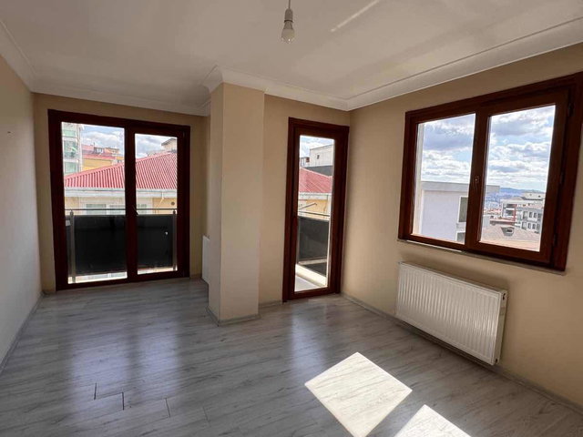 ÇEKMEKÖY TAŞDELEN SULTANÇİFTLİĞİ MAH. 2+1 BALKONLU KİRALIK DAİRE