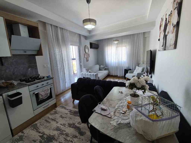 MENEMEN ULUKENT MERKEZİ KONUMDA SATILIK 2+1 DAİRE