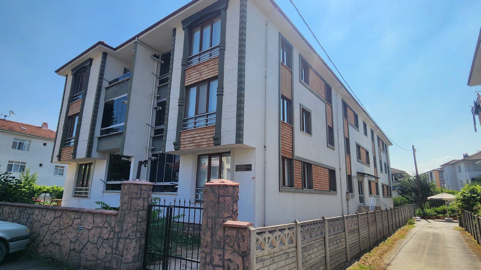 DÜZCE MERKEZ HAMİDİYE’DE 3+1 | EN ÜST KAT | 3 CEPHELİ | BALKONLU SATILIK DAİRE
