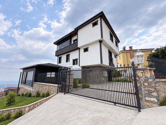 REMAX RİNA'DAN SARNIÇTA KIŞ BAHÇELİ 5+2 TRİPLEKS VİLLA
