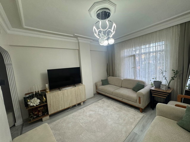 EYÜPSULTAN DÜĞMECİLER’DE 2+1, ÇİFT CEPHELİ, BALKONLU, DOĞALGAZ KOMBİLİ SATILIK DAİRE