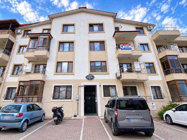 IZMIT YENIŞEHIR EVLERI'NDE EBEVEYN BANYOLU KIRALIK 3+1 DAIRE