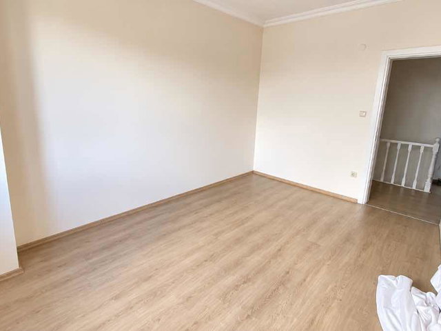 IZMIT YENIŞEHIR EVLERI'NDE EBEVEYN BANYOLU KIRALIK 3+1 DAIRE