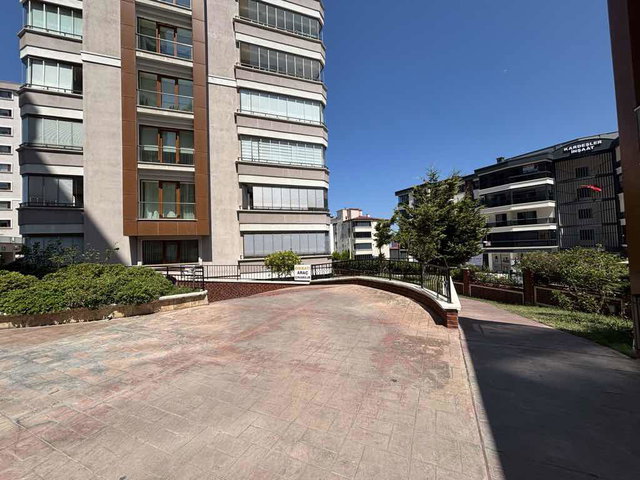 RE/MAX'TAN TEPE PARK EVLERİ'NDE KISMİ DENİZ MANZARALI 4+1