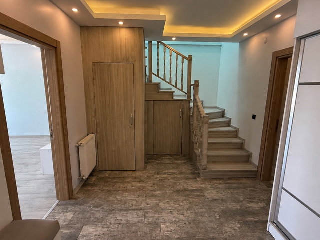 KUŞÇULARDA 500 M² ARSA PAYLI, ÖZEL BAHÇELI 3,5+1 VILLA