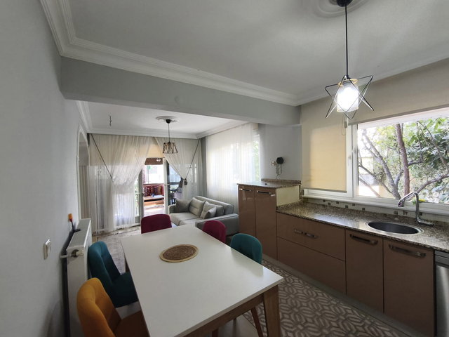 RE/MAX İNCİ'DEN KUVA-İ MİLLİYE ÇAKMAK CADDESİNDE  SATILIK BAHÇELİ MÜSTAKİL VİLLA