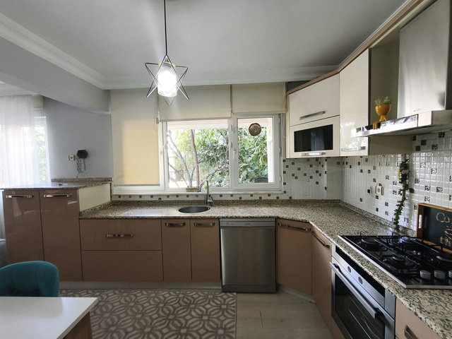 RE/MAX İNCİ'DEN KUVA-İ MİLLİYE ÇAKMAK CADDESİNDE  SATILIK BAHÇELİ MÜSTAKİL VİLLA