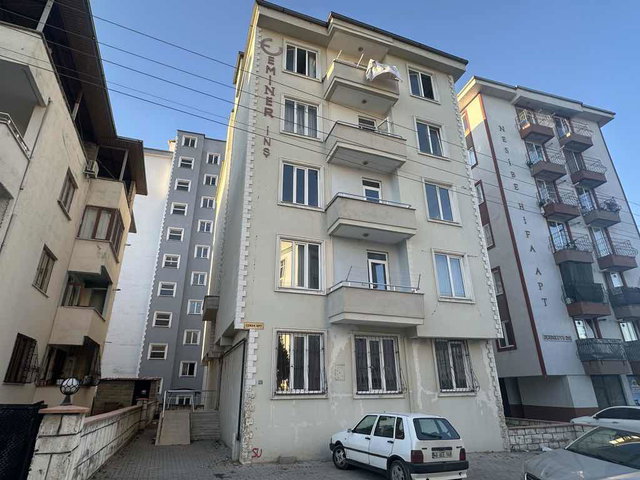 RE/MAX YENİ GAYRIMENKULDEN KARAMANLI MAHALLESI’NDE SATILIK 2 + 1 DAIRE