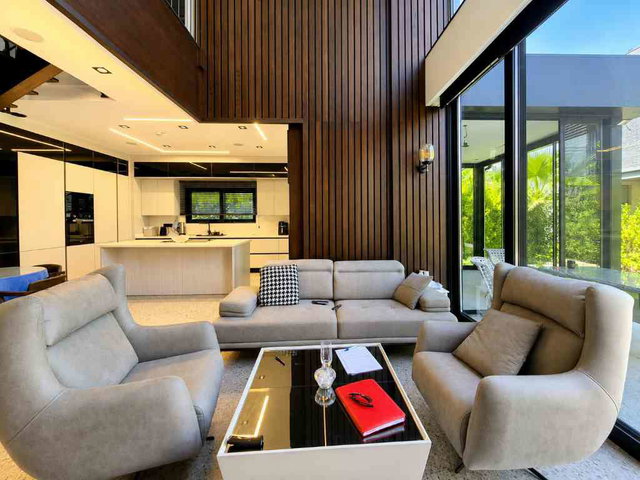 KUŞADASI VILLA LA PALM'DE HAVUZLU, BAHÇELI 4+1 VILLA