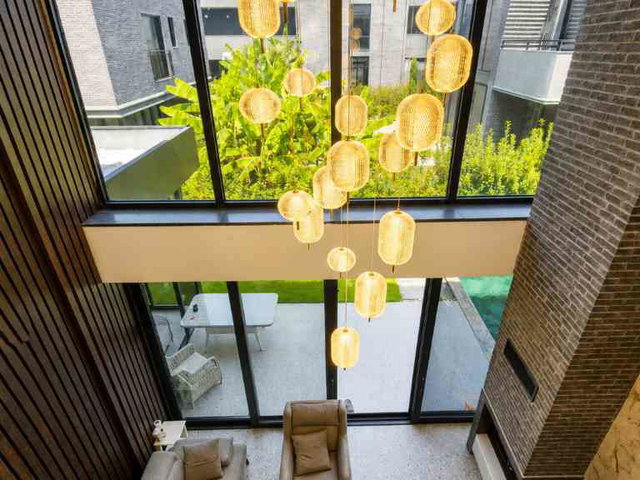 KUŞADASI VILLA LA PALM'DE HAVUZLU, BAHÇELI 4+1 VILLA