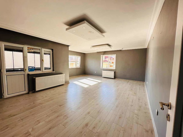 ADNAN KAHVECİ'DE İÇİ YAPILI MERKEZİ KONUMDA SATILIK 3+1 DAİRE